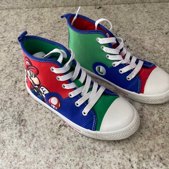 Super Mario Hightop’s - Picture 1 of 6